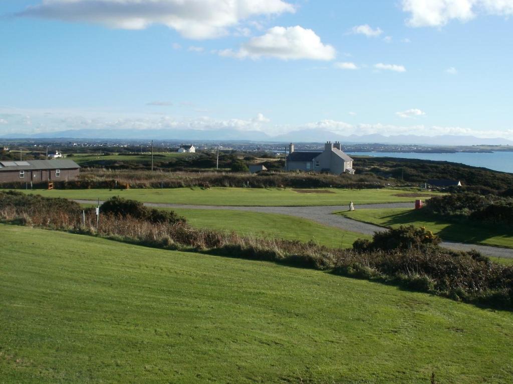 Blackthorn Farm Holyhead Exterior foto